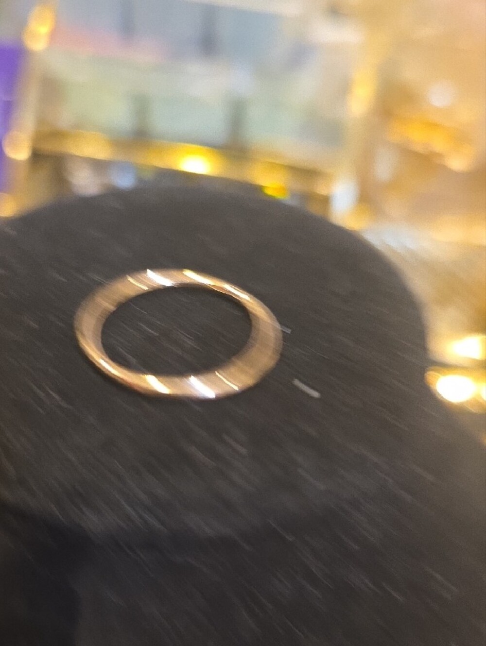 Source Unknown Gold Tone Simple Band Ring - Picture 4 of 4